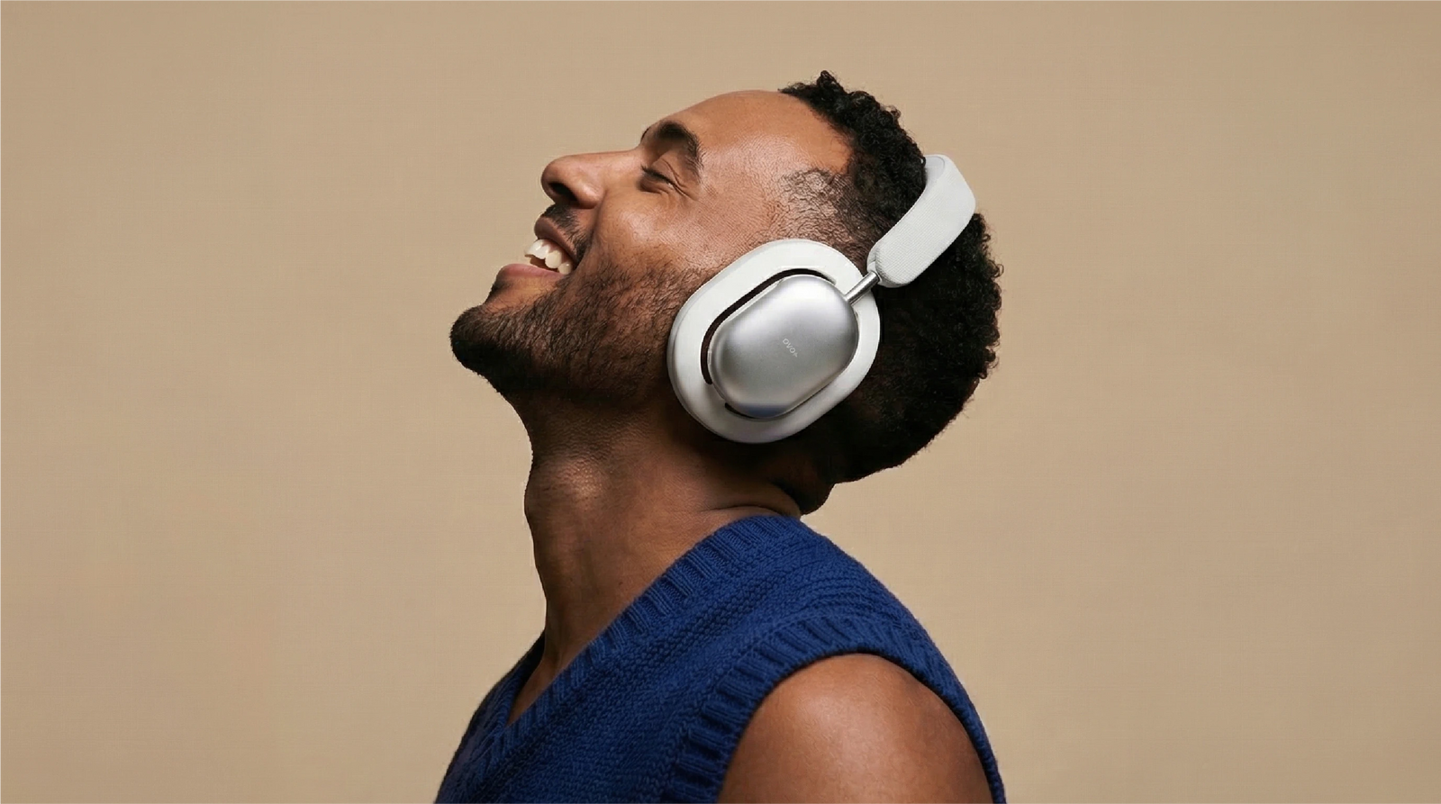 One 
headphone.
Two worlds.