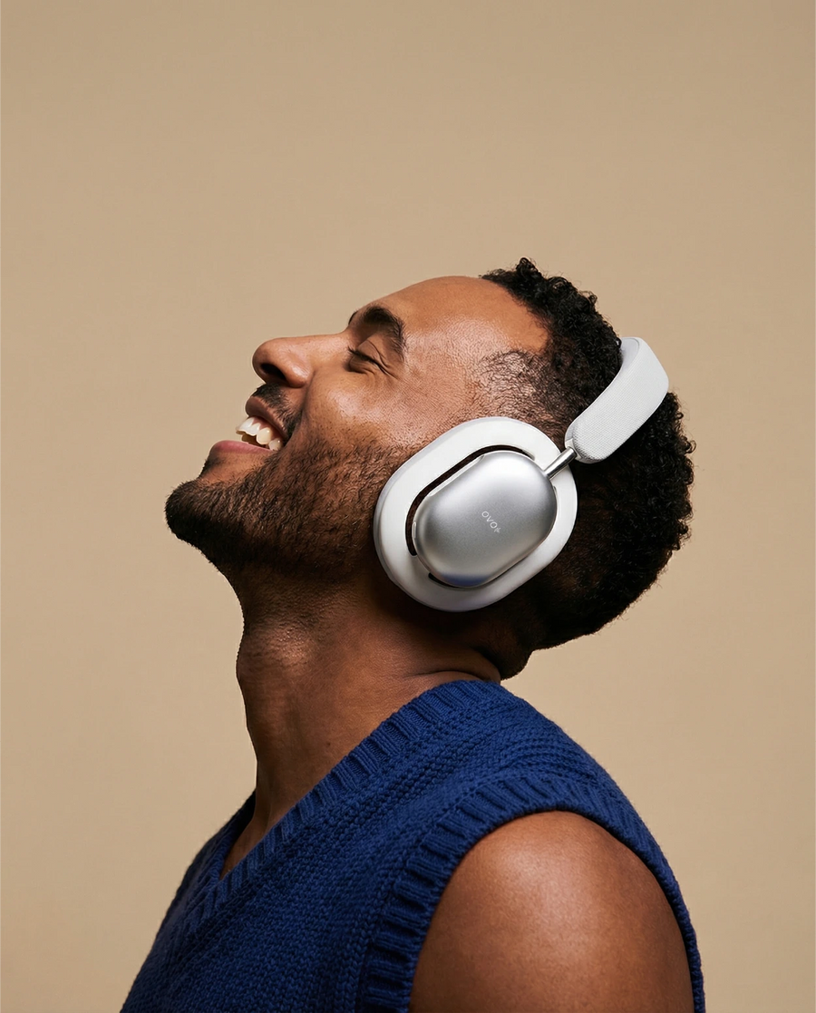 One 
headphone.
Two worlds.